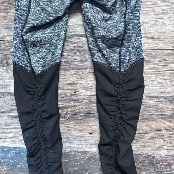 lululemon athletica Gray Leggings with Wide Waistband and Capri Length - Picture 6 of 6